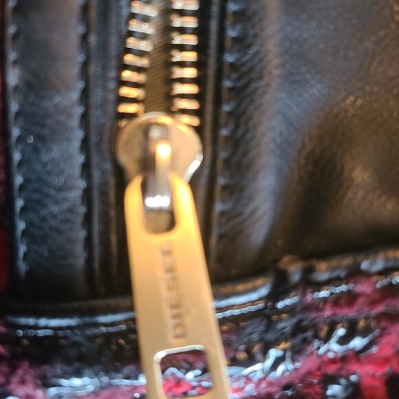 Diesel Women's Black & Red Shoulder Bag - Picture 5 of 13